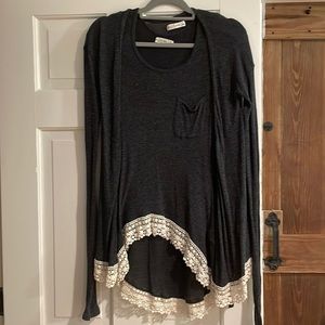 2️⃣ for $25 Black t-shirt & cardigan set with crochet hem